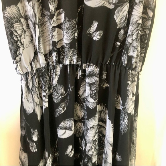 Ali & Jay floral maxi dress ruffle front sheer lined size small black & white - Picture 14 of 17
